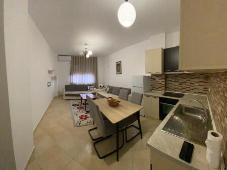 Appartamento 2+1 con arredamento moderno a Unaza e Re, Astir.