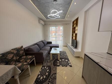 Jepet apartament me qera 1+1