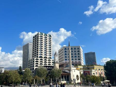 Zyre me qera, Qender.