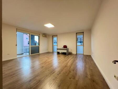 QIRA, ZYRË - 85 m2 te RRUGA KAVAJËS‼️