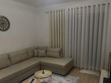 Apartamwnt 2+1 me qira tek Univers City!