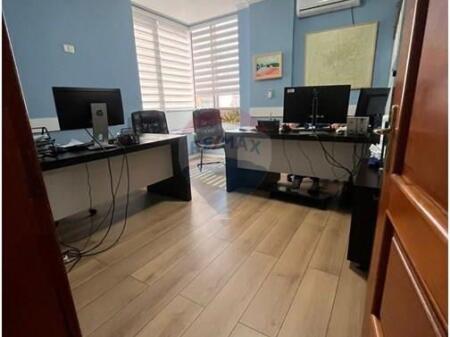 Office space, 2+1 in the Center!