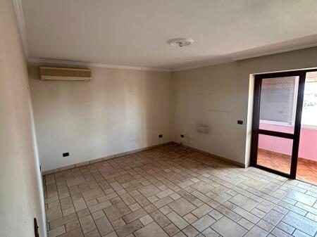 Apartment 2+1 for sale in Xhamllik