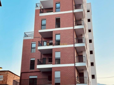 Shitet Apartament 2+1+ Ballkon i madh, Rruga “Gjon Buzuku”, Tiranë