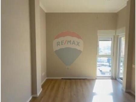 Shitet Apartament 2+1 në Porcelan, pranë UET