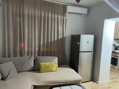 Apartment 1+1, Harry Fullsi School!