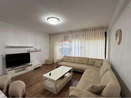 Apartament 2+1+2+ Parkim ne cmim me qera Kopshti Botanik
