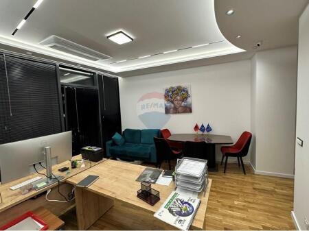 Ufficio in affitto a Lake View Residence