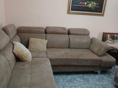 Ofrojme Apartament 2+1 Me Qira, tek Shkolla e Kuqe