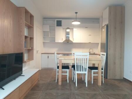 Apartament i ri me qera tek 5 maji (450 Euro)