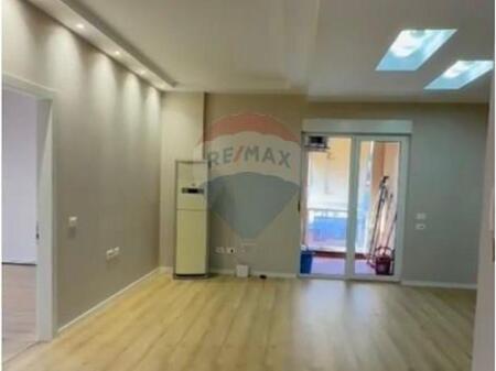 Shitet Apartament 2+1 në Porcelan, pranë UET