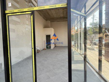 COMMERCIAL UNIT FOR RENT 50M2 "PAZARI I RI" 1000 EURO