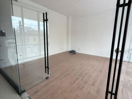 AMBIENT PER ZYRE ME QIRA TE MINE PEZA REZIDENCE