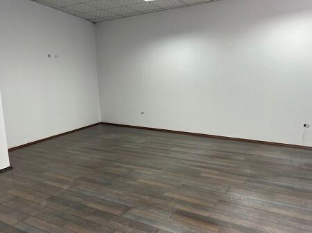 COMMERCIAL SPACE FOR RENT, PARIS COMMUNE!