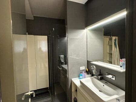 Disponojmë Apartament 2+1+2 për shitje, ne Kompleksin "Kika 2", Komuna Parisit , Tiranë.