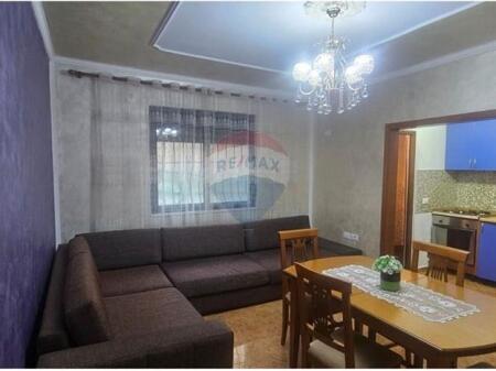 Shitet Apartament 3+1+2 tek Rruga Ali Demi
