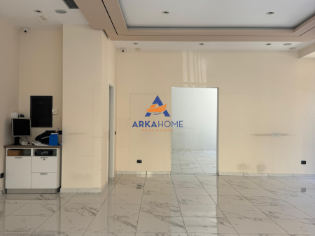 JEPET DYQAN ME QERA 110M2 "QENDËR, AFËR RAIFFEISEN BANK" 2.750 EURO