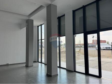 AMBIENT BIZNESI PER QIRA TE RRUGA DRITAN HOXHA !