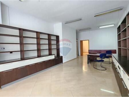 Shop for Rent, Pazari i Ri