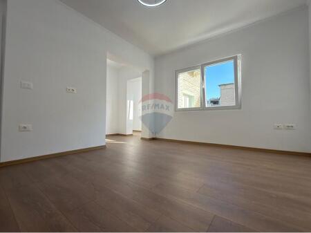 2+1 apartment for sale in the Xhamlliku area! !