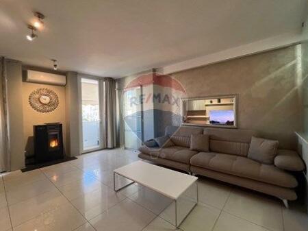 Apartament - Për Qira - Pazari Ri