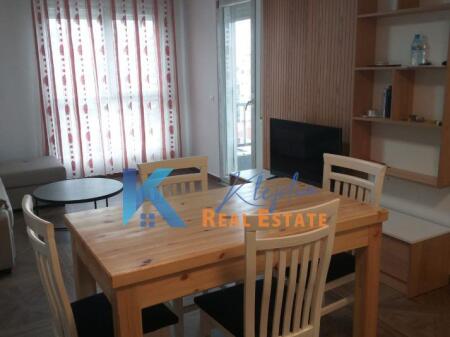 Appartamento 1+1 in affitto in Via 5 Maggio, vicino alla scuola Tirana Jone