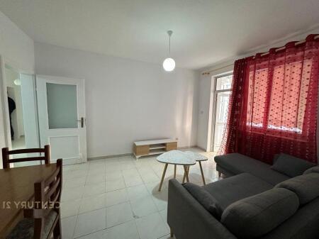 Apartament me qera prane Gjimnazit Besnik Sykja