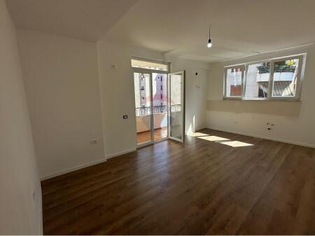 SHITET APARTAMENT 1+1 RRUGA E KOSOVAREVE