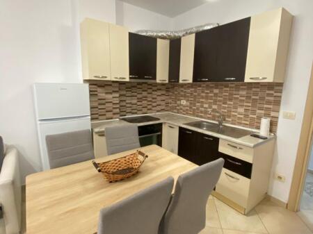 🏠 Appartamento 2+1 in affitto – Unaza e Re (vicino a Miell Tirana)