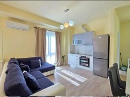 Monolocale + 🅿️in affitto appena arredato via Kavaja