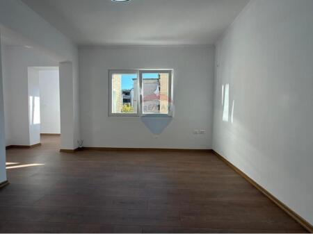 2+1 apartment for sale in the Xhamllik area!