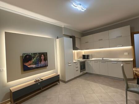 🏢Rruga Kongresi i Manastirit,prane Shkolles se Mesme “Andon Zako Cajupi” jepet me qera apartament 2+1,i mobiluar 65,000Leke