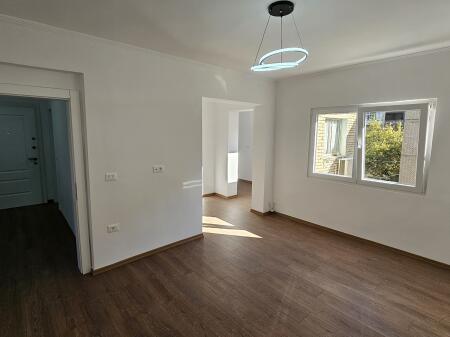 Apartament 2+1 per shitje ne Xhamllik