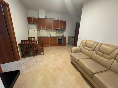 Apartament 1+1,Liqeni i thate!