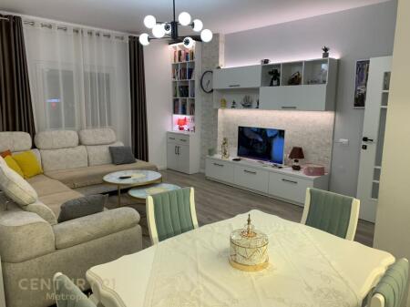 APARTAMENT 2+1 PER QIRA, ISH STACIONI I TRENIT! 1,000 € /Muaj