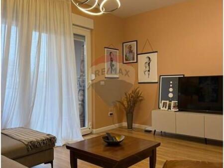 apartament me qira 2+1 rruga e barrikadave