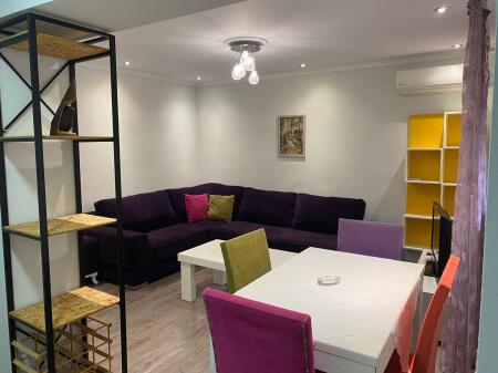 Apartament 2+1 Me Qera tek  Xhamlliku