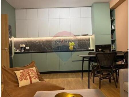 - 2+1 PER QERA TE *RRUGA BARRIKADAVE-