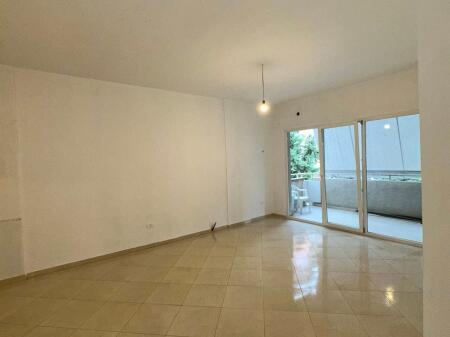 🏡 APARTAMENT ME QERA  1+1+Ballkon JEPET PER BIZNES  ☎️ 