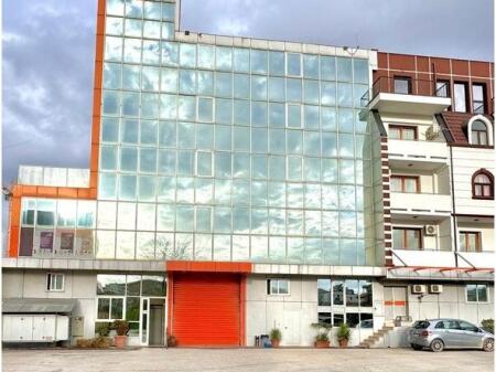 Jepet me qira godinë biznesi në Unazën e Re, pranë Green City!