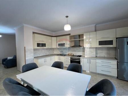 Jepet me qira apartament 3+1+2 me verande