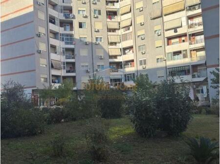 Ambient Biznesi, Unaza e Re,Tiranë