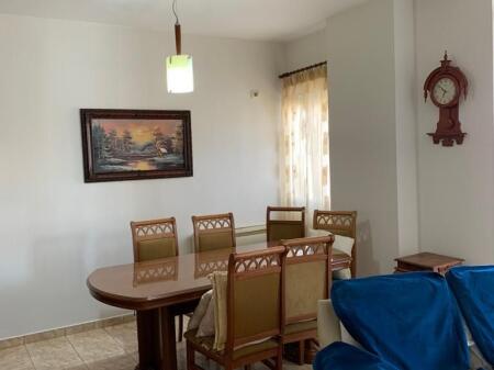 Jepet me qira apartament 2+1+2 tek zona e Kristal Centre!
