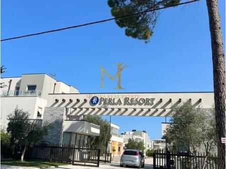 SUPER APARTMENT 2+1+2 FOR SALE WITH PARKING SPOT AT "PERLA RESORT" LALZ BAY