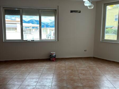 🏡 Jepet me qira apartament 2+1+2 + post parkimi – Liqeni i Tiranës
