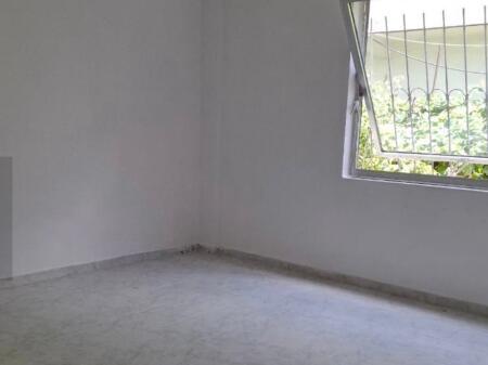 SHTEPI 2+1 ME QIRA - LAPRAKE, PRANË SPITALIT USHTARAK