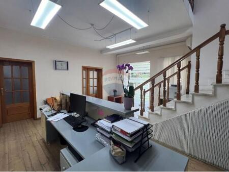 Zyre per qera, ne Komun Parisi...