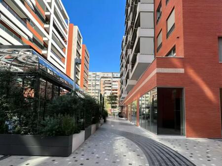 🏢 Commercial Shop for Rent in Delijorgji Complex, Kavaja Street!