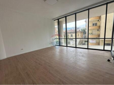 Ambjent zyre tek Mine peza