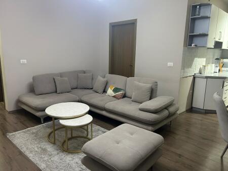 Jepet me qera apartament 2+1+2 Yzberisht 45.000 Leke!
